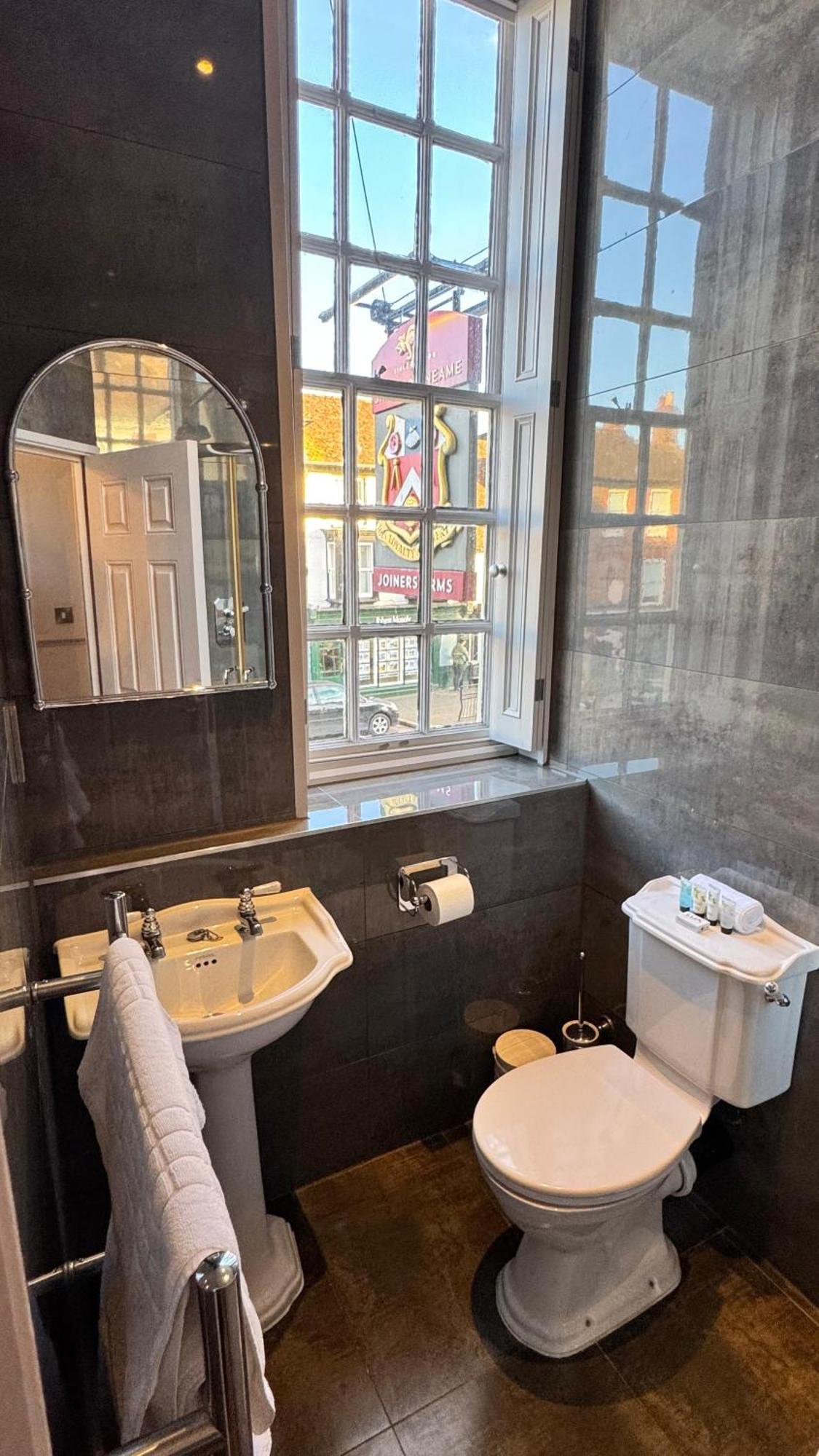 No64 The Boutique Hotel West Malling Extérieur photo